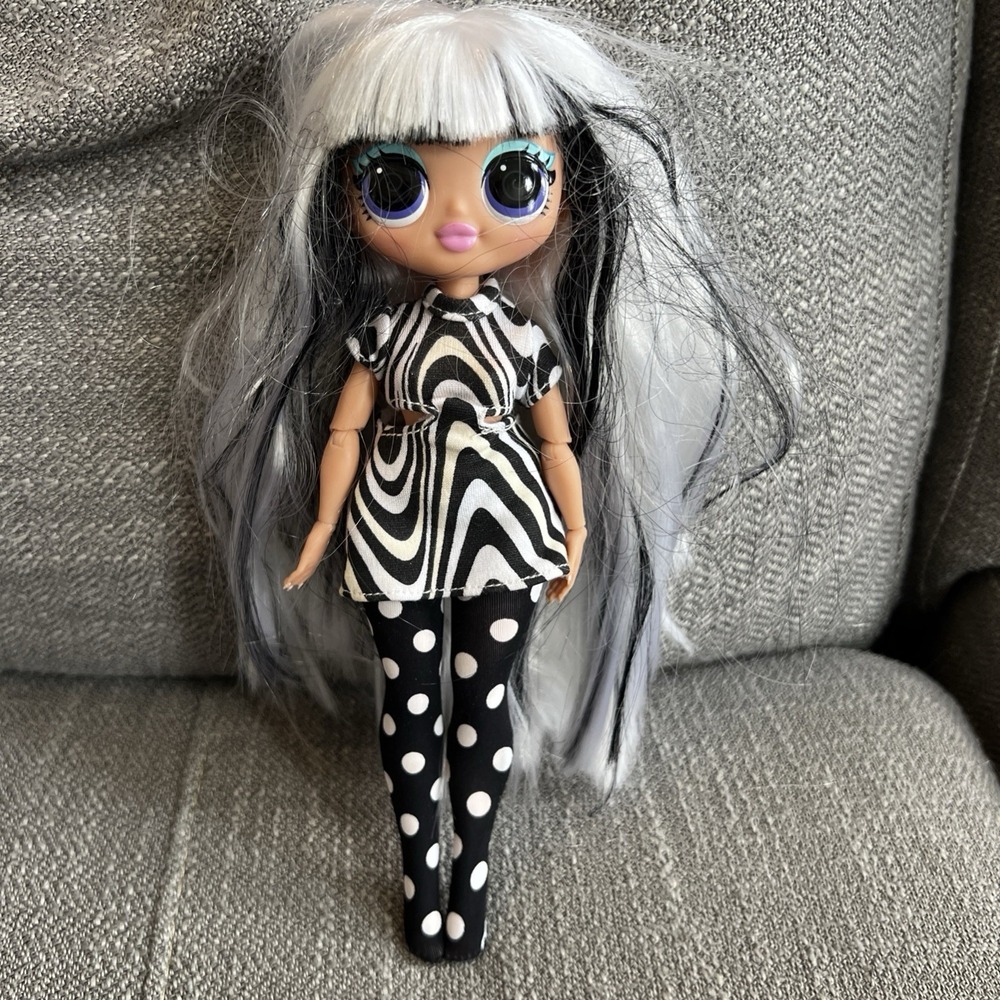 LOL Surprise OMG Lights Doll Groovy Babe Clothes No Shoes Preowned